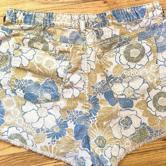 Anthropologie Pilcro Lara Ultra High Rise Floral Denim Shorts Size XL - Picture 5 of 11